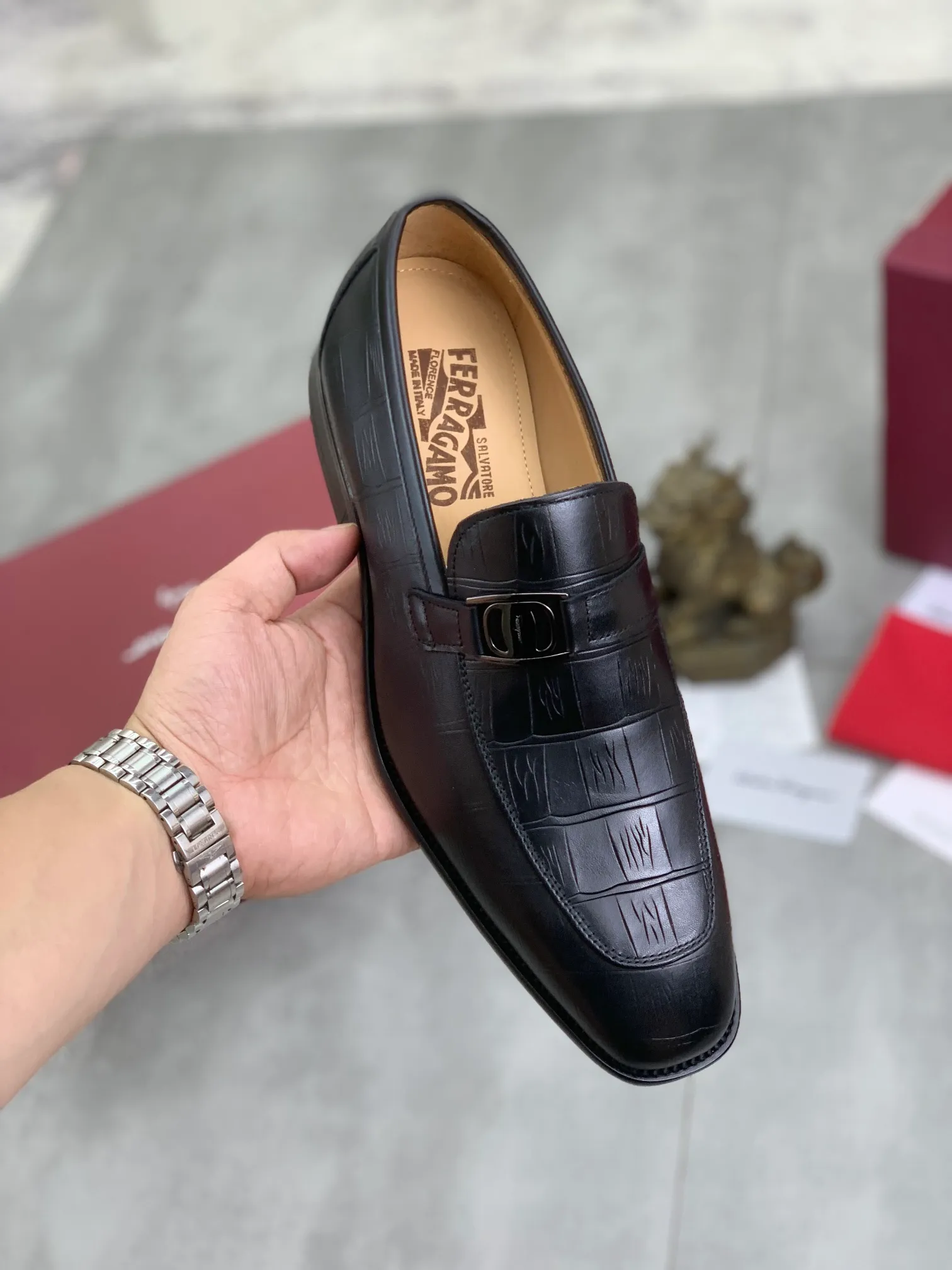 Men's Men's Shoes 💰P460💰[New Style] Water-dyed Niuli 🆘[Salvatore Ferragamo] Ferragamo's latest casual business leather shoes for men! Available at counters simultaneously! The fabric is made of specially imported original open-edge beaded calfskin, and the interior is made of imported water-dyed cowhide. It is absolutely luxurious and leads the fashion trend. Matching code: 38-45 (46 and 47 can be customized); black color optional